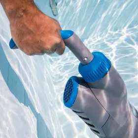 Robot a bateria Wet Runner Plus para piscinas elevadas RBR75